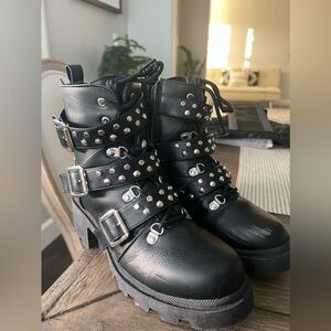 Women's Size 7.5 Fashion Combat Black boots with silver buckles